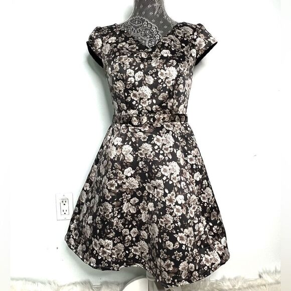 Gal meets glam - Picture 1 of 5